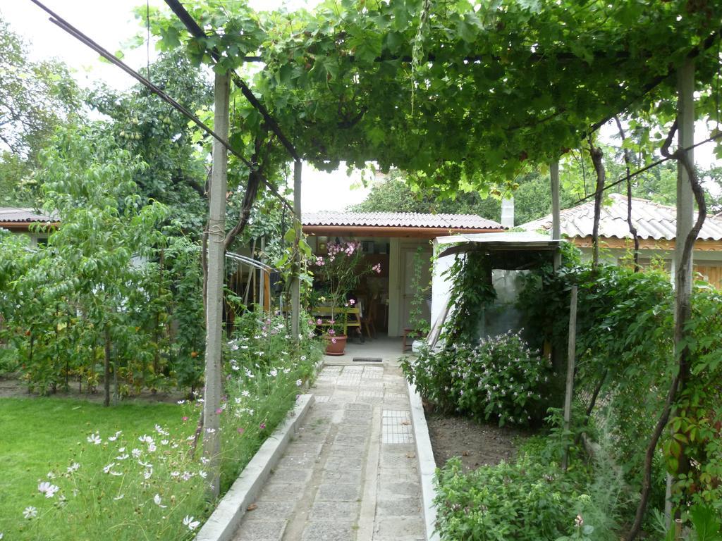 Hotel Stai Za Gosti Venera Hisarya Exterior foto