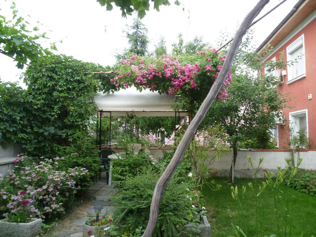 Hotel Stai Za Gosti Venera Hisarya Exterior foto